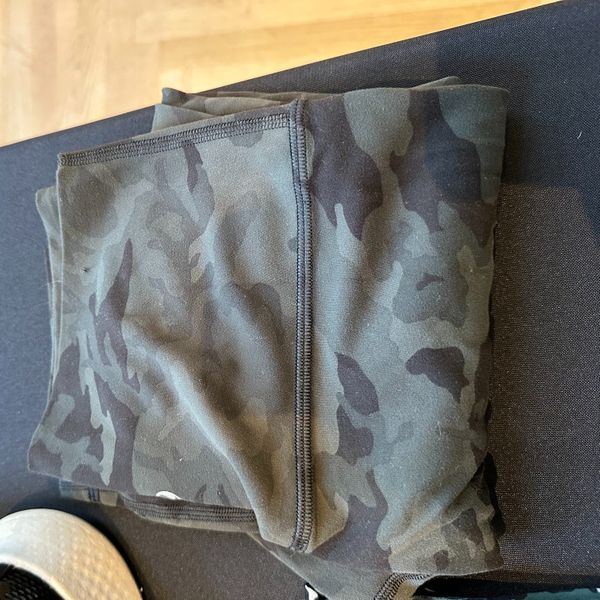 'Lululemon' Camo Print Leggings - Size 6