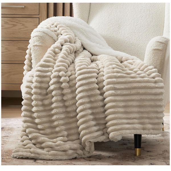 Bedsure Sherpa Throw Blanket